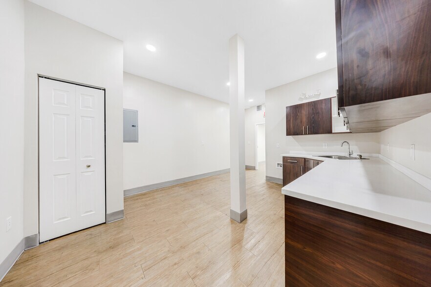 More Photos Of 11965 SW 142nd Ter, Miami Light Distribution For Lease