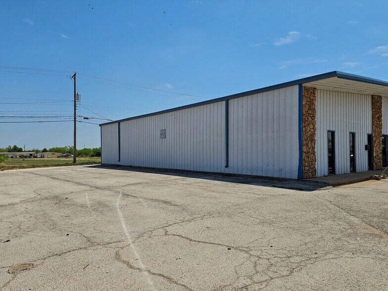 More Photos Of 709 S Treadaway Blvd, Abilene Warehouse For Lease