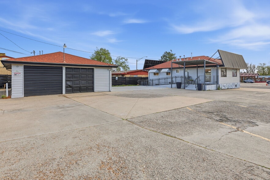 More Photos Of 25 Sheridan Blvd, Lakewood Freestanding For Sale
