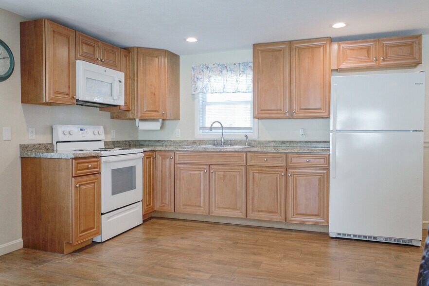 More Photos Of 105 Union Ave, Old Orchard Beach Apartments For Sale