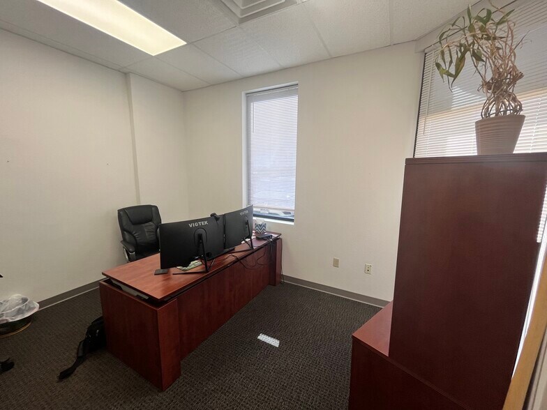 More Photos Of 730-742 Synthes Ave, Monument Manufacturing For Lease