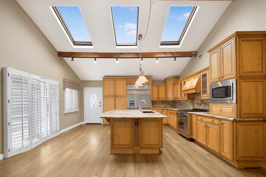 More Photos Of 801 W Whittier Blvd, La Habra Storefront Retail Residential For Sale