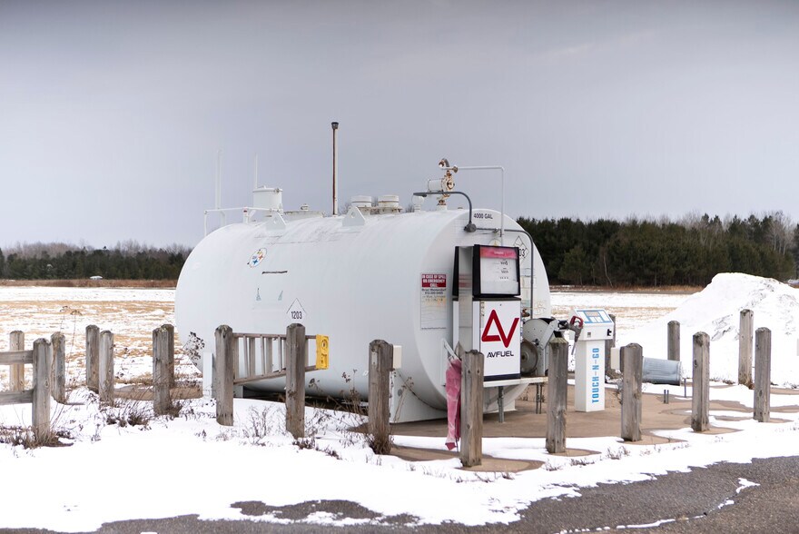 More Photos Of 24226 Lone Pine Rd, Hinckley Airport For Sale