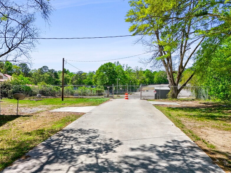 More Photos Of 623 Highway 29 S, Newnan Parking Lot For Lease