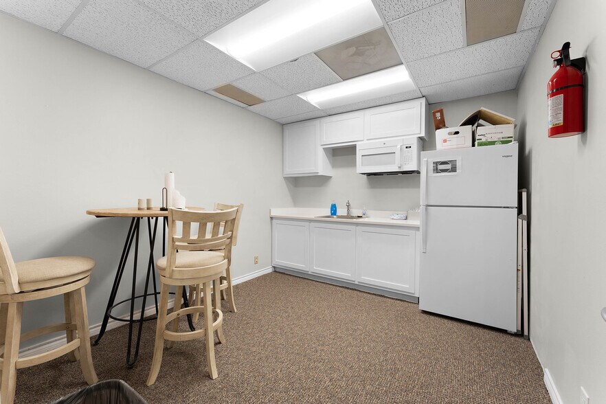 More Photos Of 8330-8350 Meadow Rd, Dallas Office For Sale