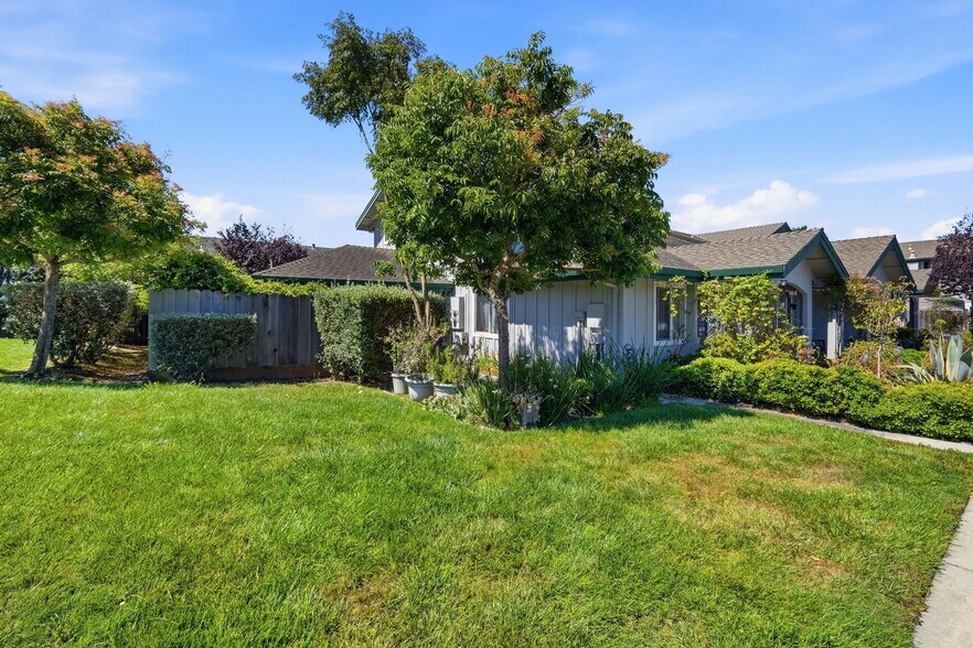 More Photos Of 2220 Chanticleer Ave, Santa Cruz Apartments For Sale