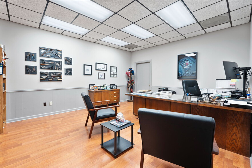 More Photos Of 6735 Whitten Pl, Memphis Service For Sale