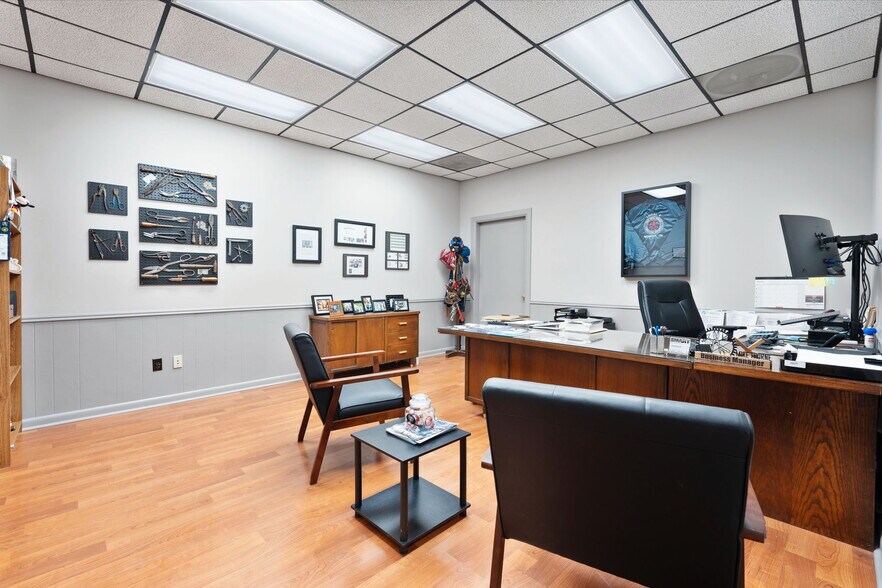 More Photos Of 6735 Whitten Pl, Memphis Service For Sale