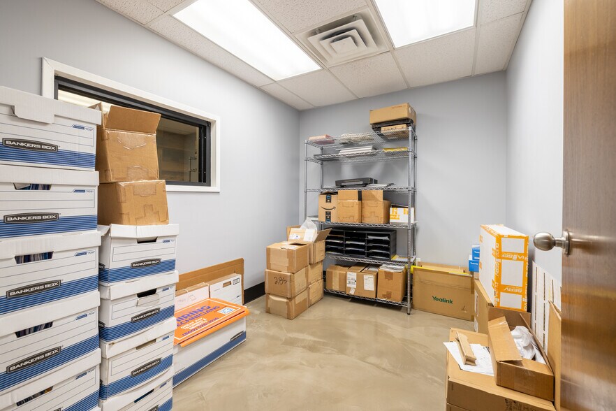 More Photos Of 151 Strong Rd, South Windsor Service For Sale