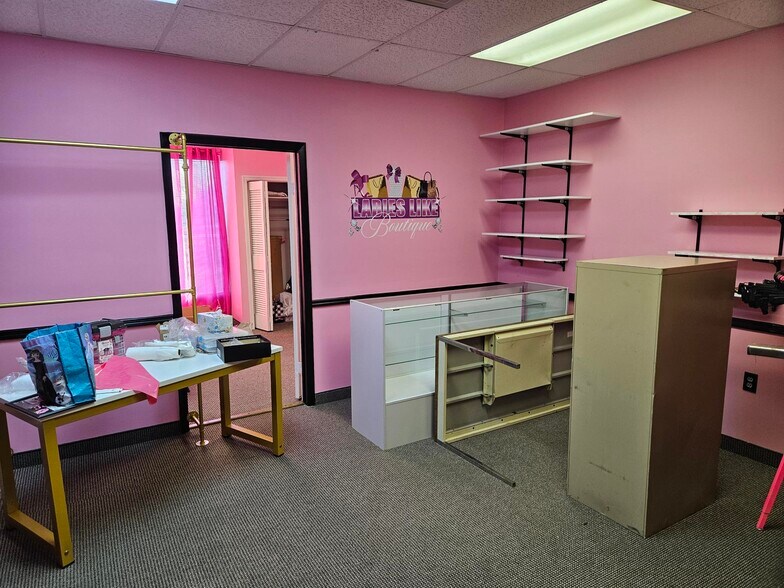 More Photos Of 1523 S Green River Rd, Evansville Office Residential For Lease