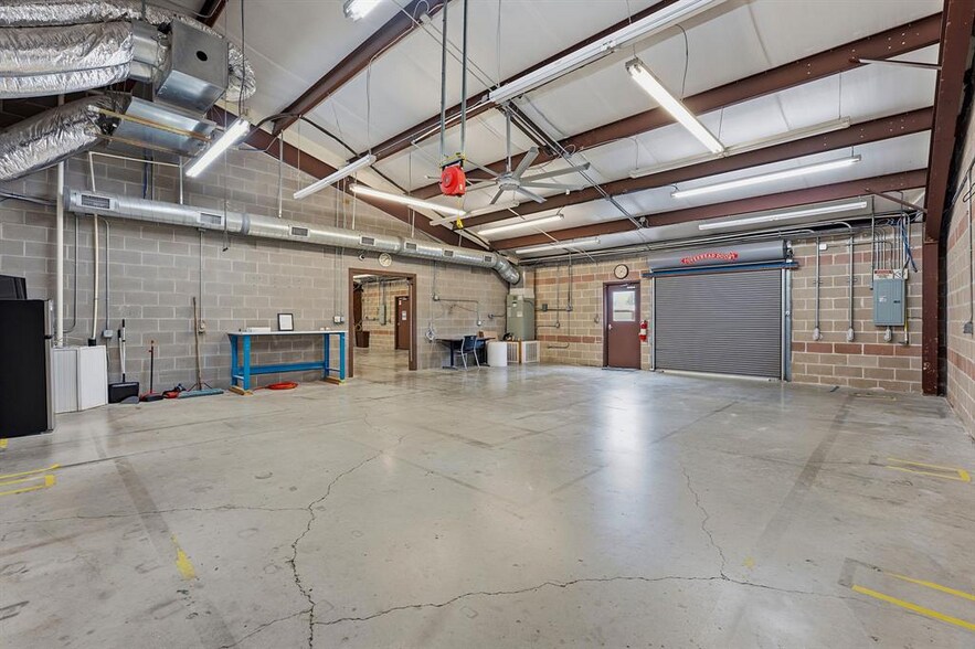 More Photos Of 2100 E Highway 290, Dripping Springs Flex For Lease