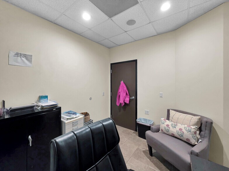 More Photos Of 6429 Fairmont Pky, Pasadena Office For Sale