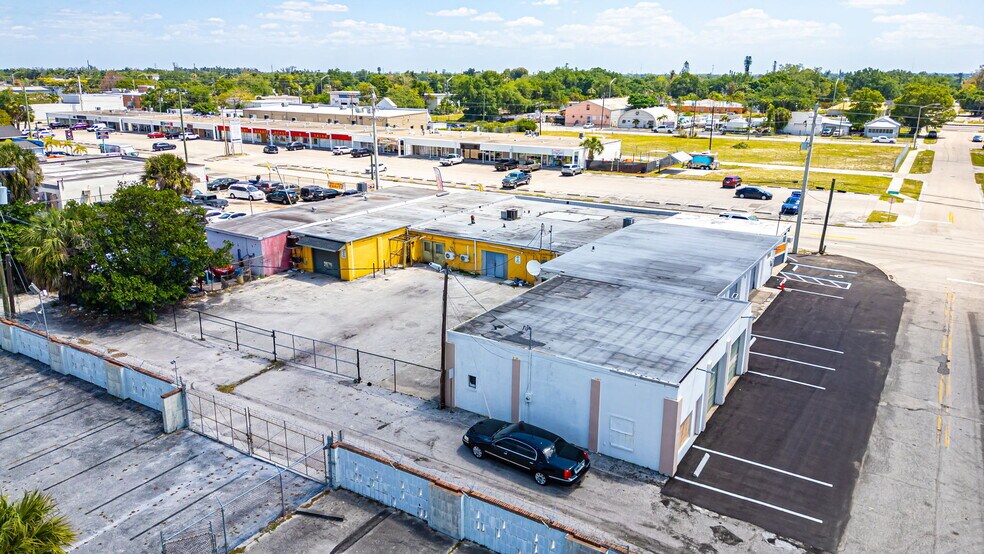 More Photos Of 2280-2290 Fowler St, Fort Myers Freestanding For Sale