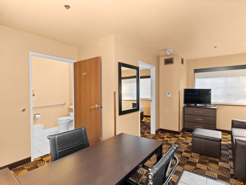 More Photos Of 1001 W College, Oak Creek Hotel For Sale