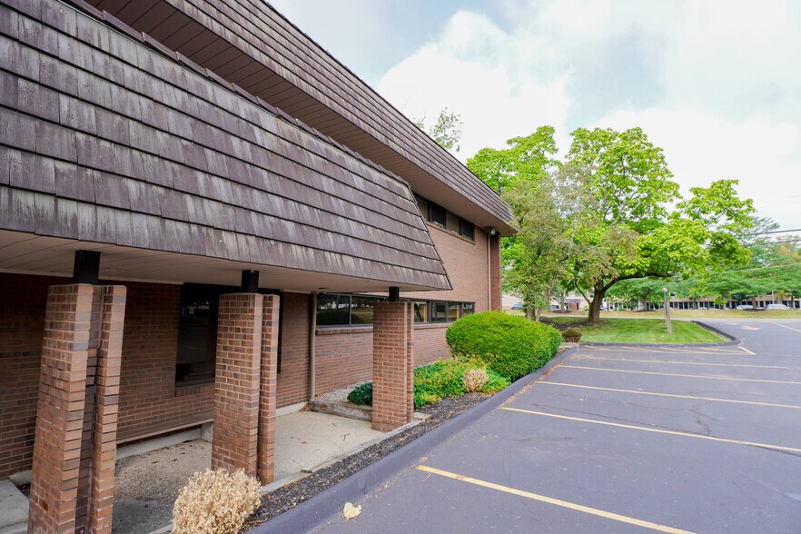 More Photos Of 9030 Montgomery Rd, Cincinnati Medical For Lease
