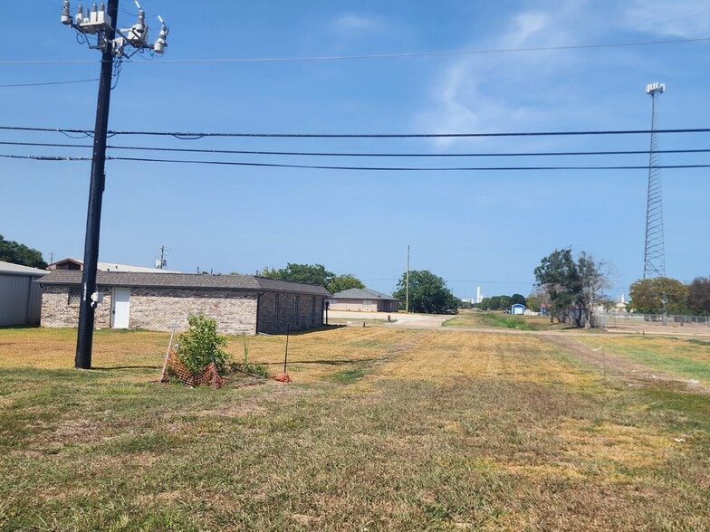 More Photos Of 1301 Avenue H, Freeport Medical For Sale