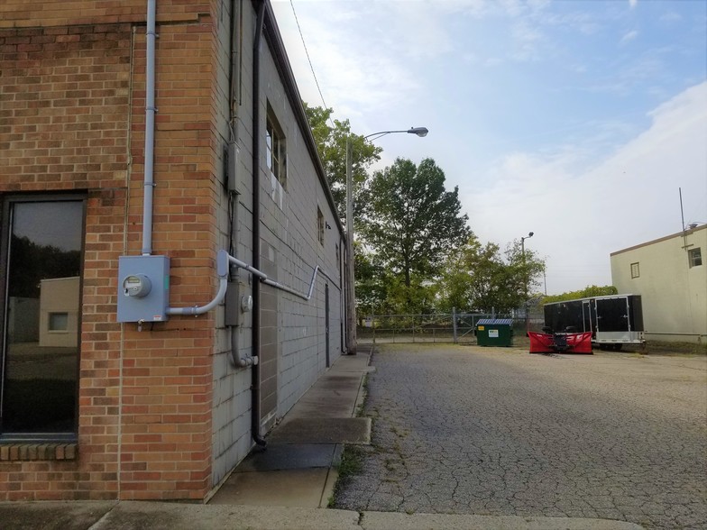 More Photos Of 921 Terminal Rd, Lansing Warehouse For Sale