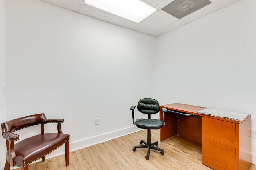 More Photos Of 16945 General Puller Hwy, Deltaville Office For Sale