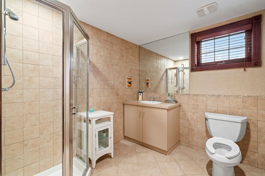 More Photos Of 29 Green St, Huntington Medical For Sale