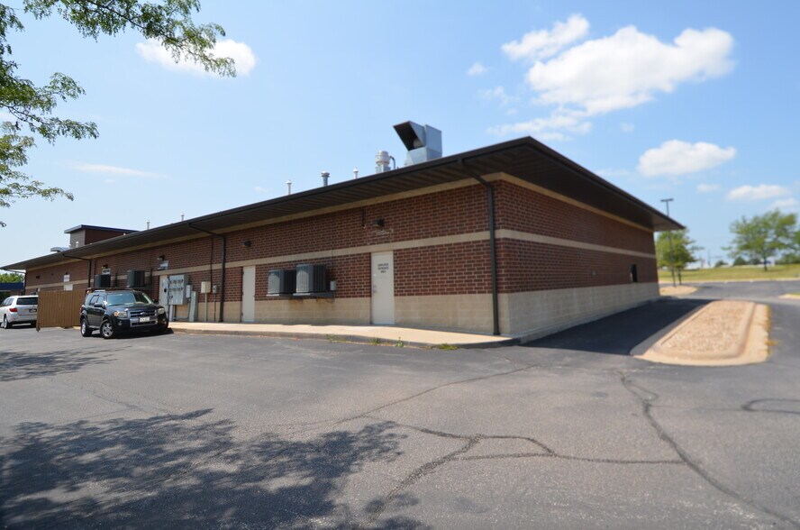 More Photos Of 3315 SW Williams Blvd, Cedar Rapids Storefront Retail Office For Lease