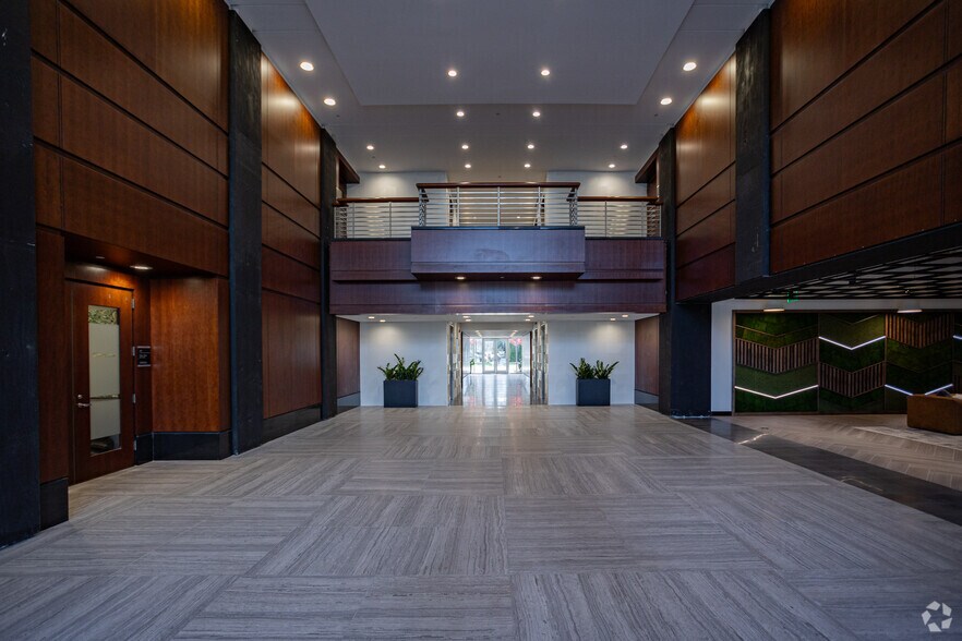 More Photos Of 2555 Meridian Blvd, Franklin Office For Lease
