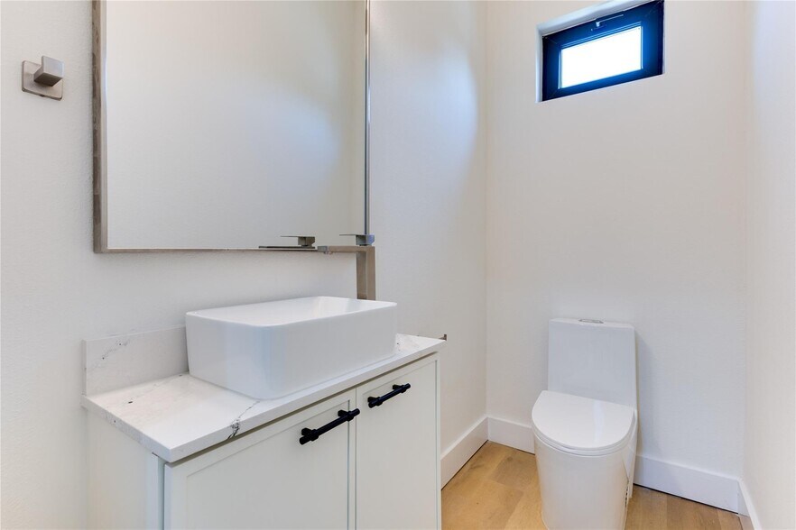 More Photos Of 4206 Cabell Dr, Dallas Apartments For Sale
