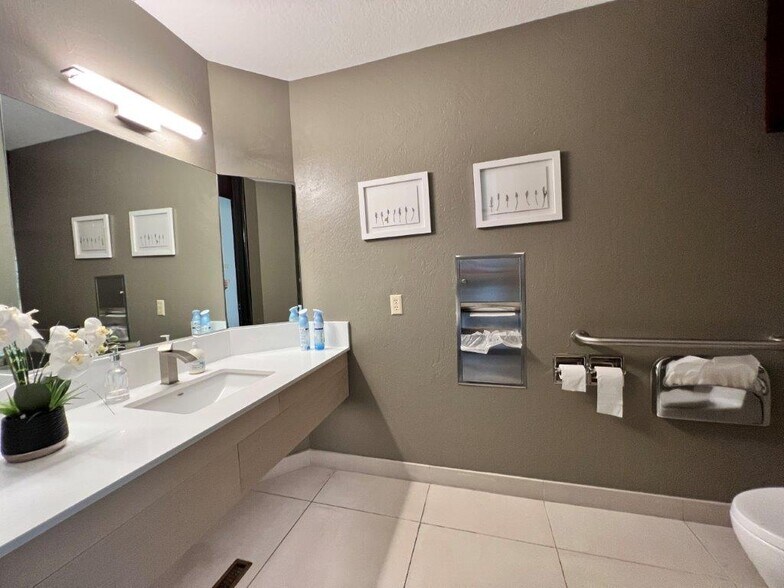 More Photos Of 400 Redcliff Dr, Redding Office For Sale