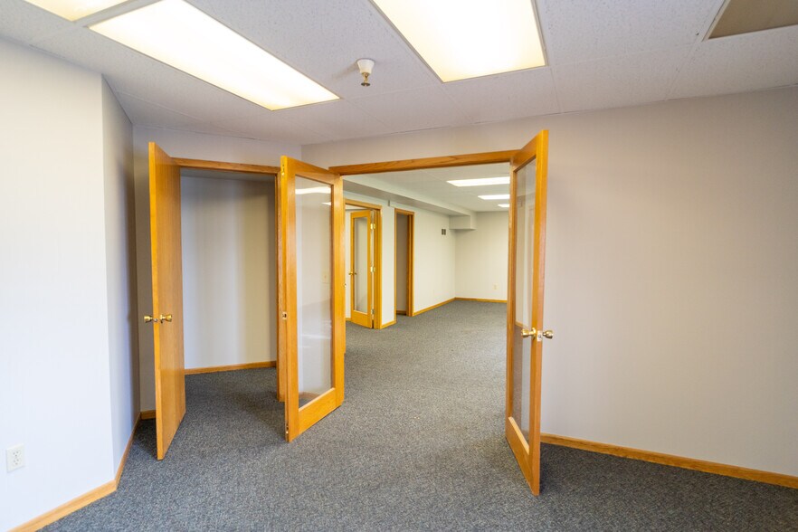 More Photos Of 1304 Valleyhigh Dr NW, Rochester Showroom For Sale