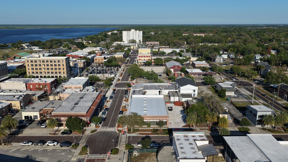 More Photos Of 201 Oak Ave, Sanford Storefront Retail Office For Lease