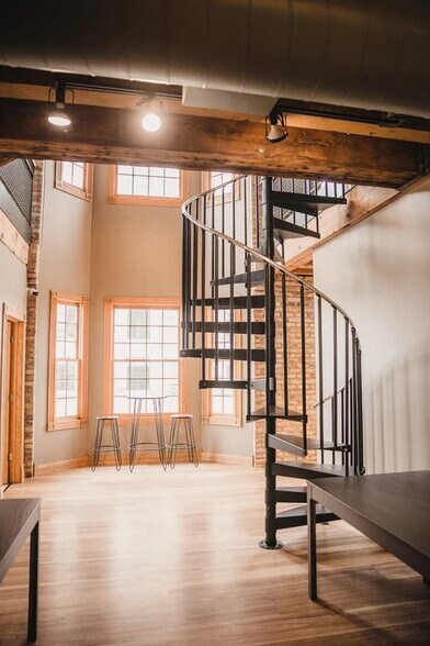More Photos Of 1 Douglas Ave, Elgin Loft Creative Space For Lease