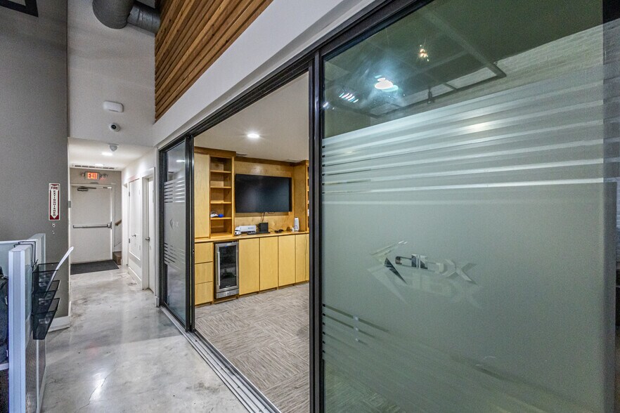 More Photos Of 302 Crossroads Loop, Laredo Office For Lease