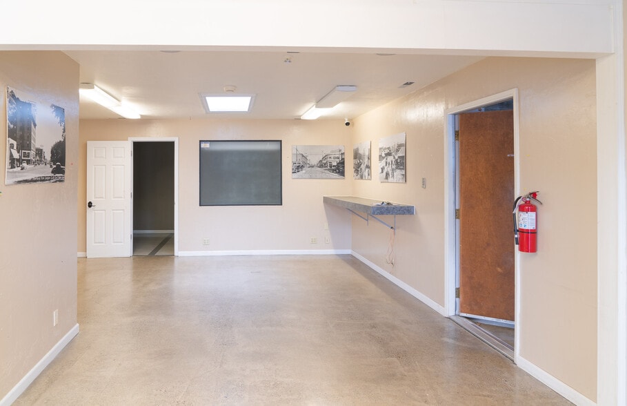 More Photos Of 815-817 N Central Ave, Medford Storefront For Lease