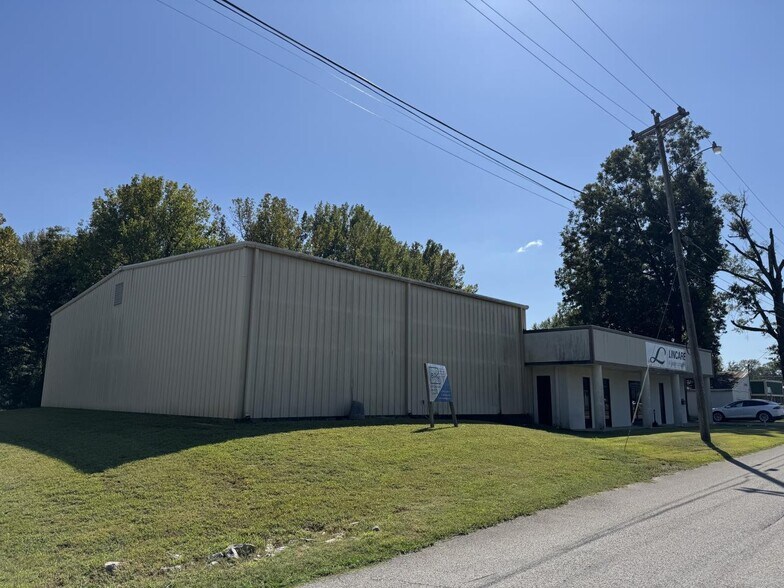 More Photos Of 149 N Railroad St, Selmer Industrial For Sale