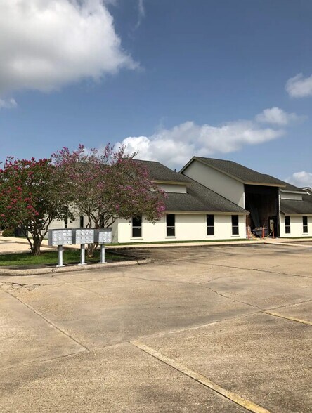 More Photos Of 1068 E Worthy St, Gonzales Office For Lease
