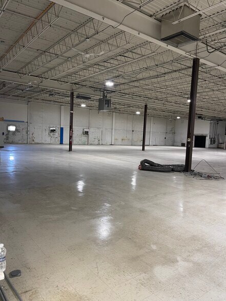 More Photos Of 110 Commerce Way, Stockertown Manufacturing For Sale