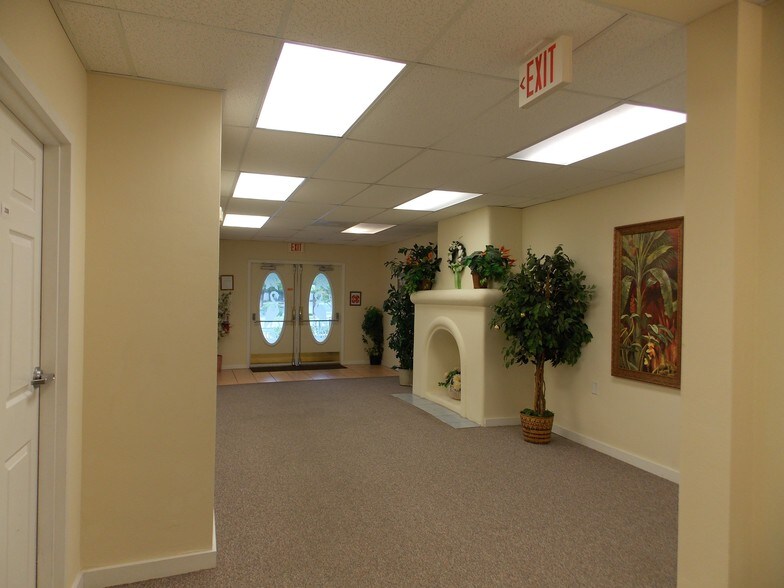 More Photos Of 2425 Pineapple Ave, Melbourne Office For Lease