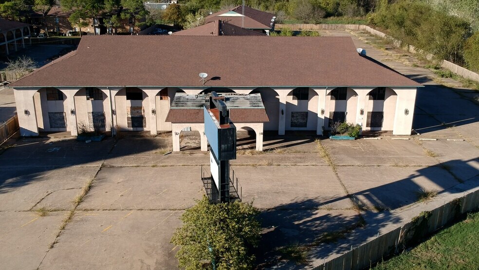 More Photos Of 1216 Interstate Highway 30, Greenville Hotel For Sale