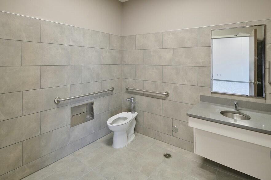 More Photos Of 8900 Escobar Dr, El Paso Distribution For Lease