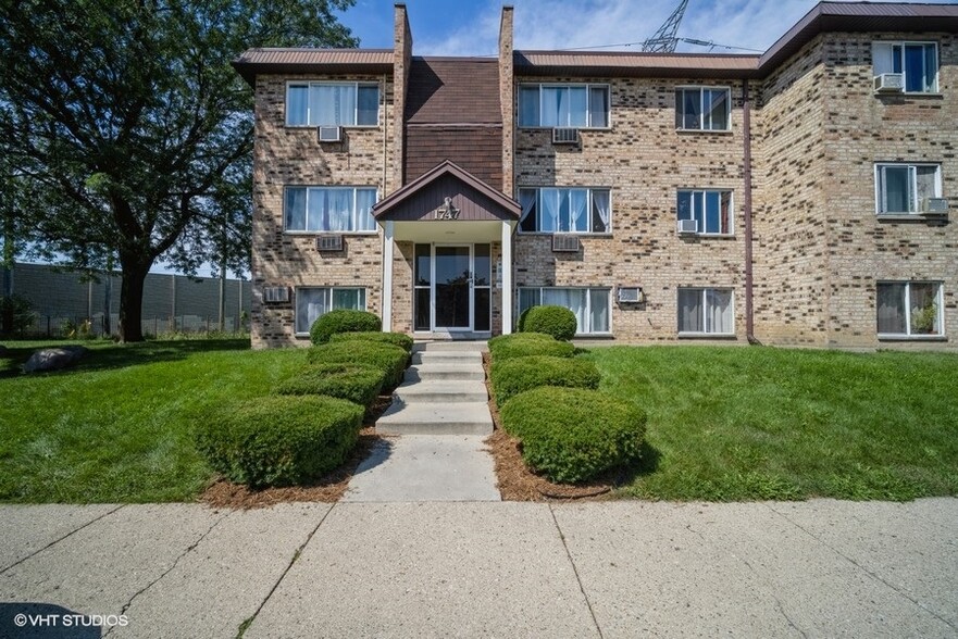 More Photos Of 1747 W Chariot Ct, Mount Prospect Apartments For Sale