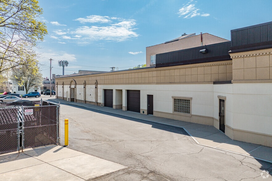 More Photos Of 2449-2459 James St, Syracuse Office For Lease