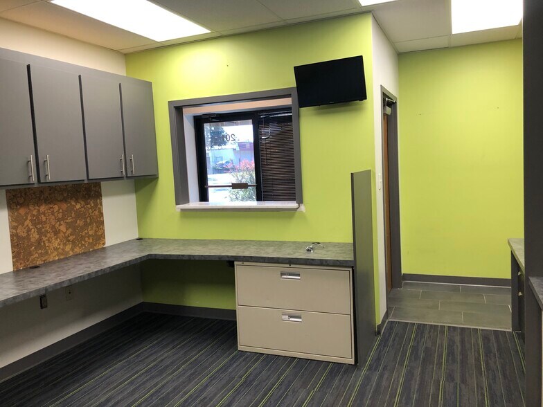 More Photos Of 1384 Remount Rd, Charleston Manufacturing For Lease