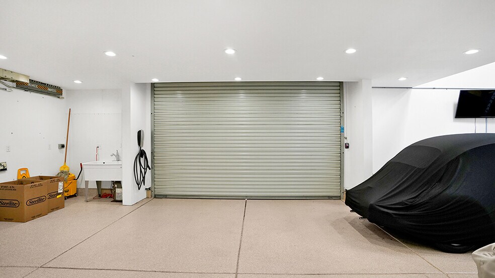 More Photos Of 611 E Adele St, Anaheim Flex For Sale