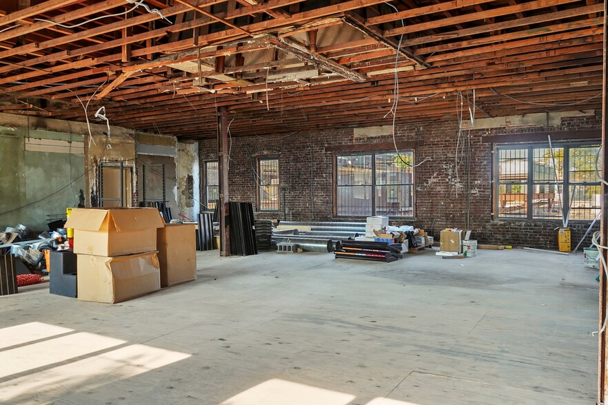 More Photos Of 67-05-67-09 Fresh Pond Rd, Ridgewood Bank For Lease