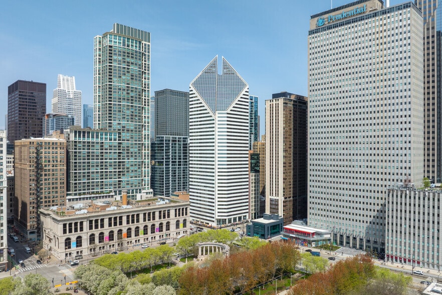 Primary Photo Of 150 N Michigan Ave, Chicago Coworking Space