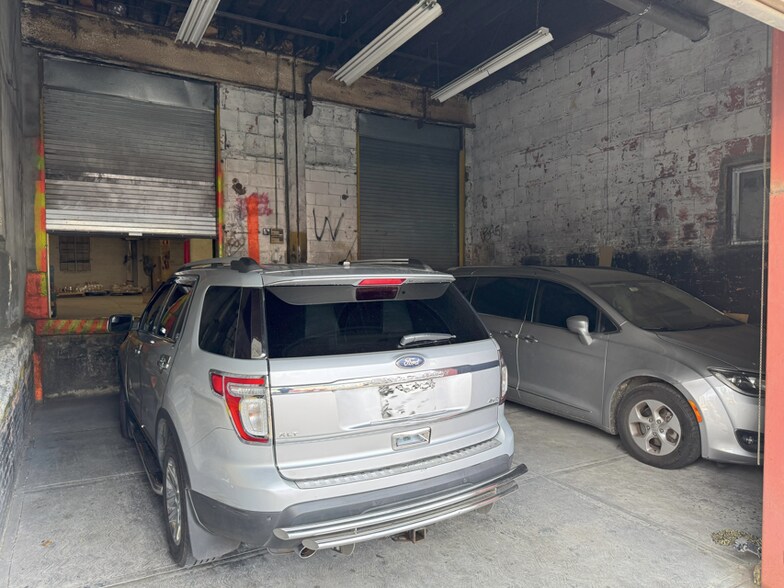 More Photos Of 450 Austin Pl, Bronx Warehouse For Lease