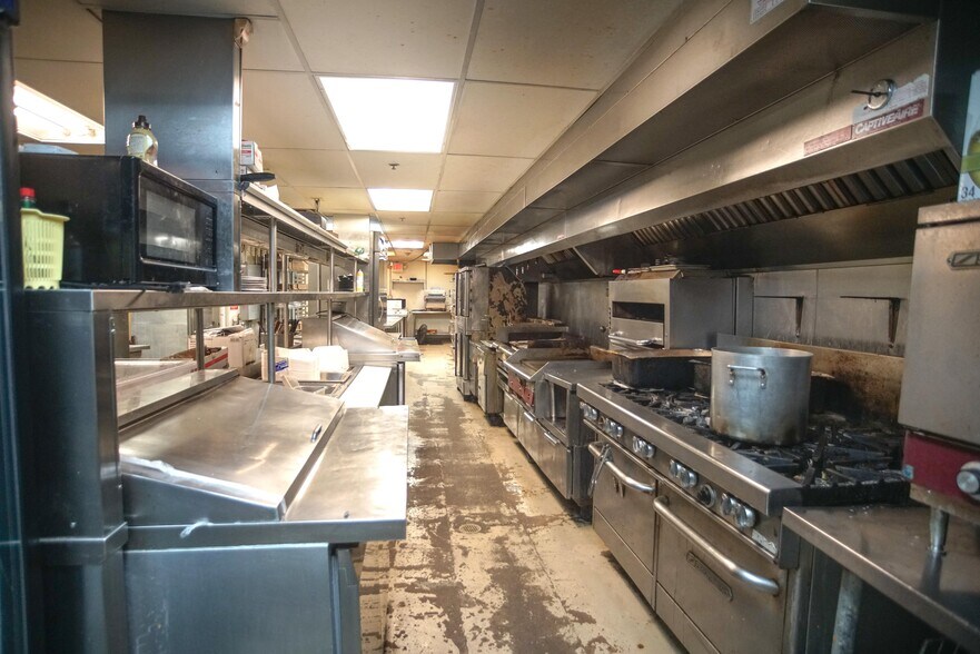 More Photos Of 105 S Cook St, Barrington Restaurant For Sale