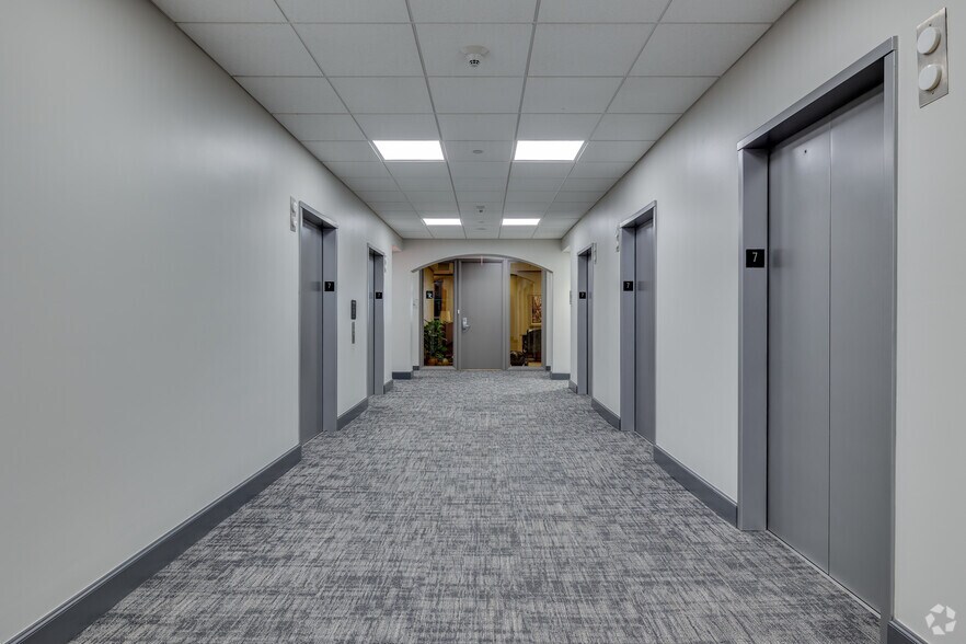 More Photos Of 3030 NW Expressway, Oklahoma City Office Residential For Lease