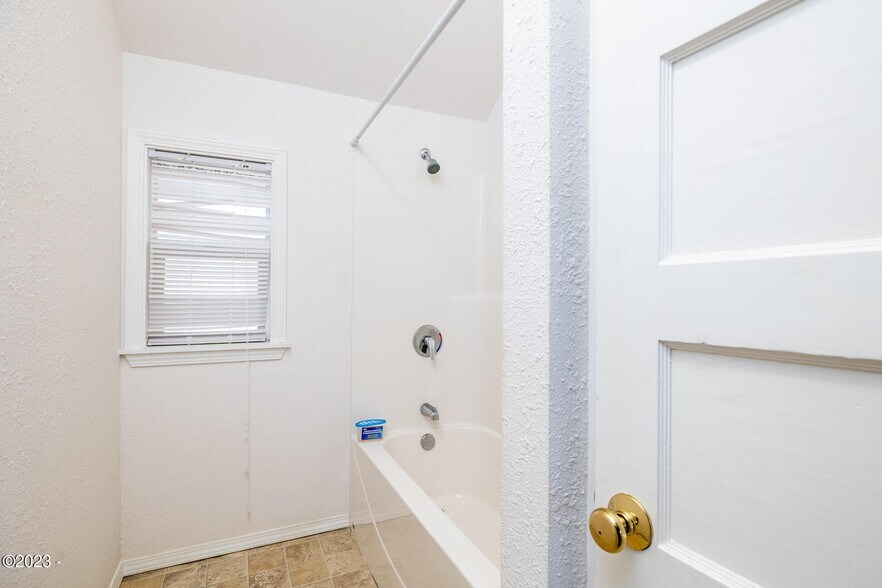 More Photos Of 3570 N Highway 101, Depoe Bay Office For Sale