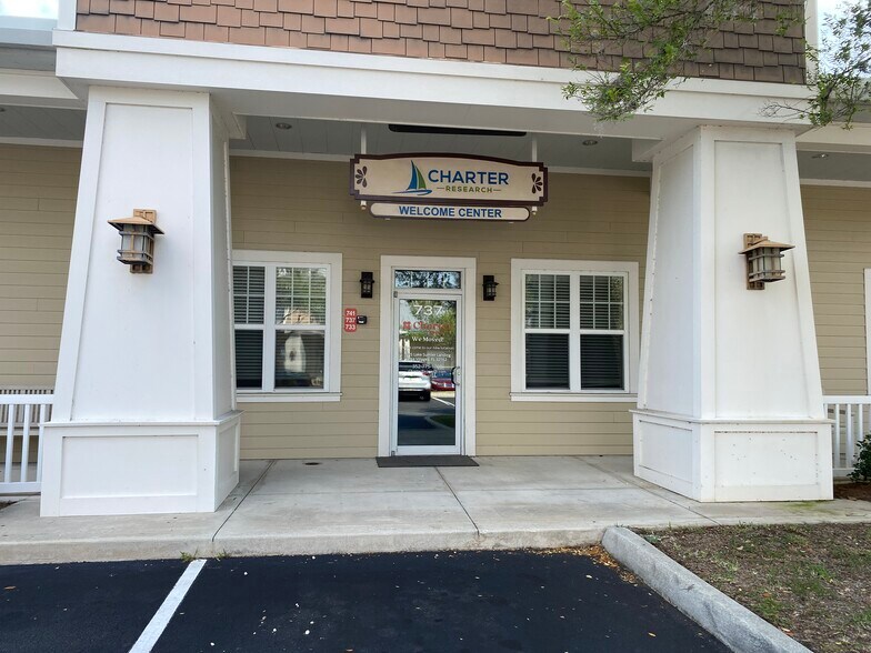 More Photos Of 737 Highway 466, Lady Lake Office For Sale