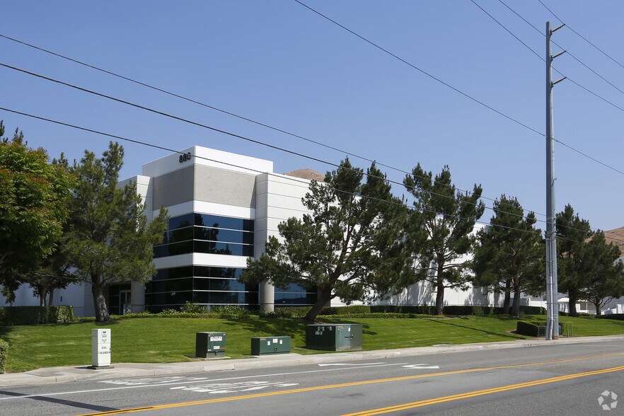 More Photos Of 880 Columbia Ave, Riverside Warehouse For Lease